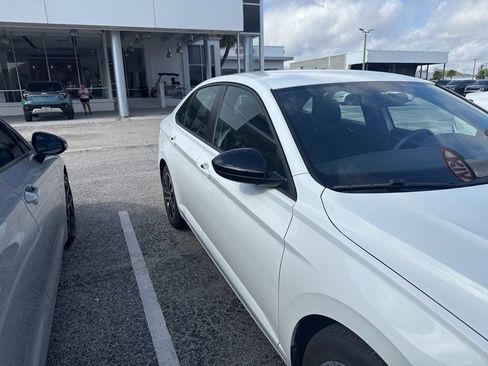 Used 2022 Volkswagen Jetta Sport image 1