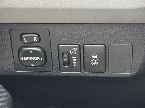 Used 2013 Toyota RAV4 LE FWD image 11