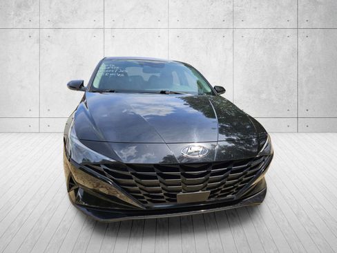 Used 2023 Hyundai Elantra SEL w/ Convenience Package FWD image 3