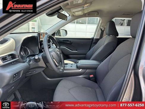 Used 2023 Toyota Highlander LE FWD image 20