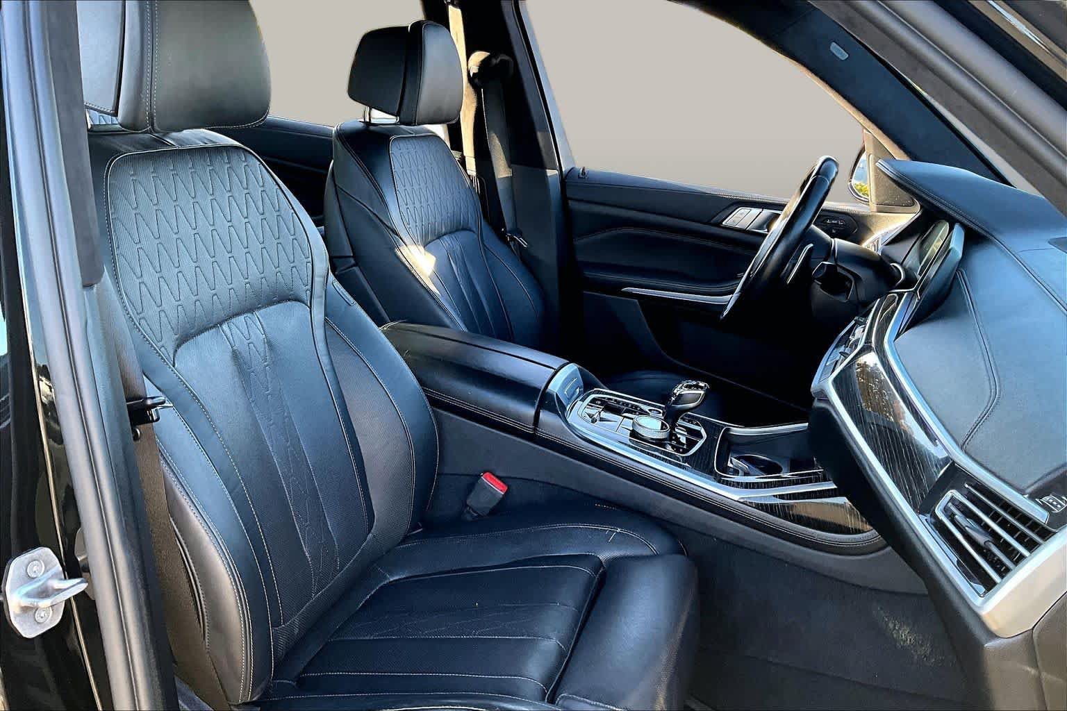 Used 2022 BMW X7 xDrive40i w/ M Sport Package AWD/4WD image 8