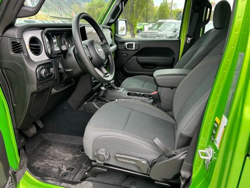 Used 2025 Jeep Gladiator Sport AWD/4WD image 22