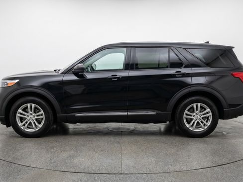 Used 2024 Ford Explorer XLT w/ Equipment Group 202A image 5