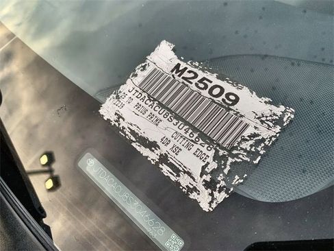 New 2025 Toyota Prius Plug-In Hybrid image 40