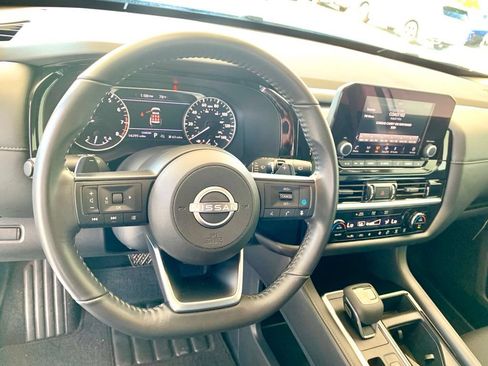 Used 2025 Nissan Pathfinder SV FWD image 29