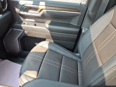 Used 2024 Chevrolet Silverado 1500 High Country w/ High Country Premium Package AWD/4WD image 19