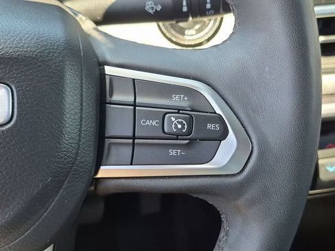 Used 2025 Jeep Compass Latitude w/ Sun & Sound Group AWD/4WD image 22