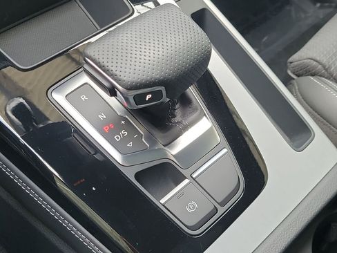 Used 2024 Audi Q5 e Premium Plus w/ Premium Plus Package AWD/4WD image 17