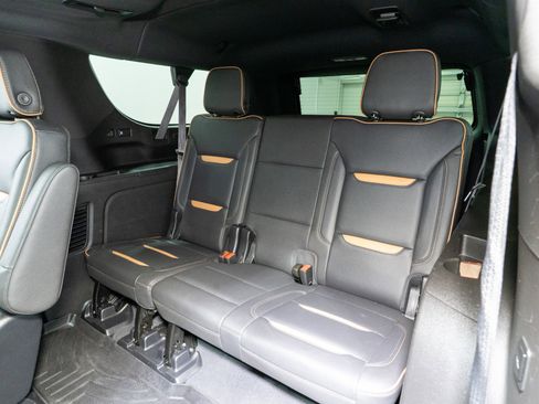 Used 2022 GMC Yukon XL AT4 image 34