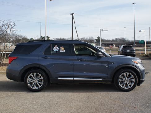 Used 2021 Ford Explorer XLT w/ Equipment Group 202A image 21