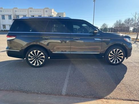 Used 2024 Lincoln Navigator Reserve image 8