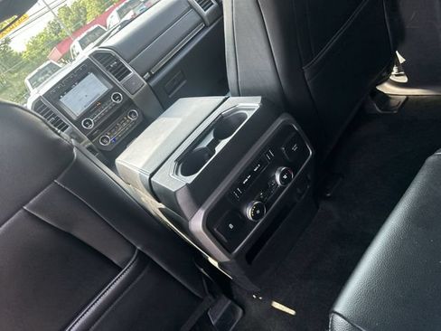 Used 2018 Ford Expedition XLT w/ Equipment Group 202A AWD/4WD image 25