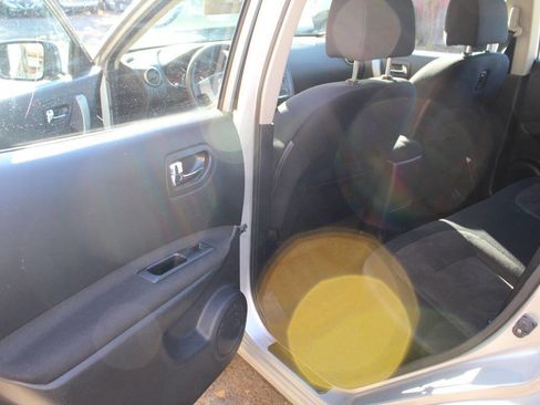 Used 2011 Nissan Rogue S image 25