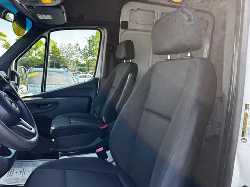 Used 2022 Mercedes-Benz Sprinter 2500 image 10