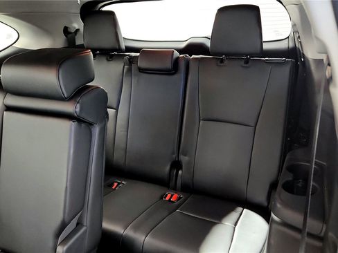 Certified 2024 Toyota Highlander XLE image 22
