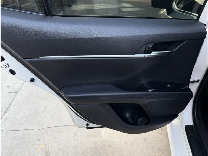 Used 2019 Toyota Camry LE FWD image 19