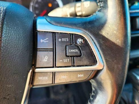 Used 2020 Toyota Highlander LE AWD/4WD image 16