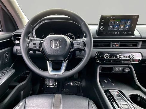 Used 2025 Honda Pilot EX-L image 9