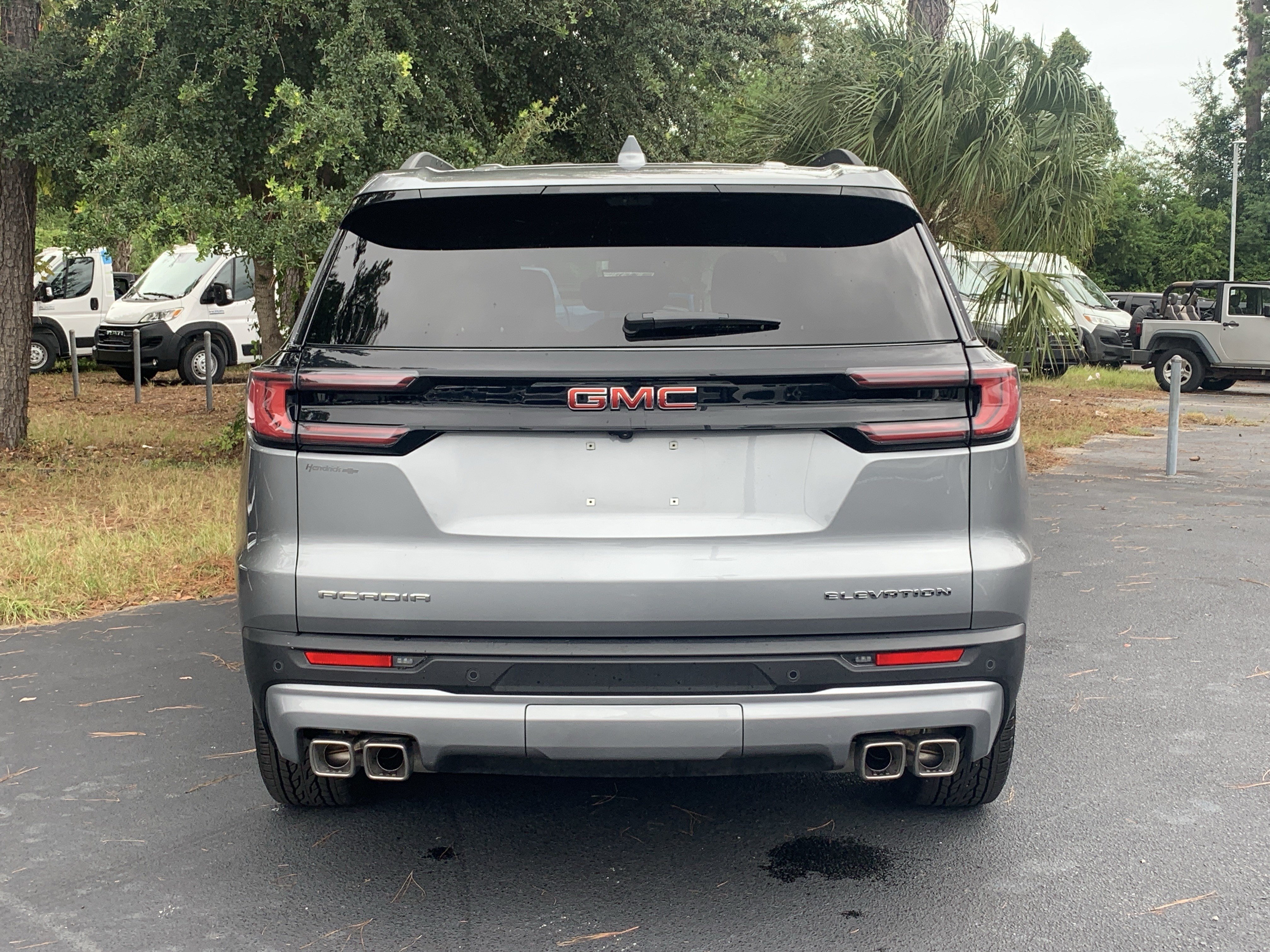 Used 2026 GMC Acadia Elevation w/ Elevation Premium Package FWD image 9