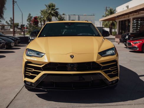 Used 2021 Lamborghini Urus AWD/4WD image 2