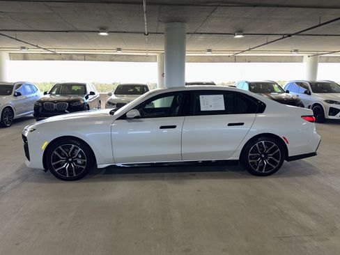 Used 2025 BMW 740i xDrive image 5