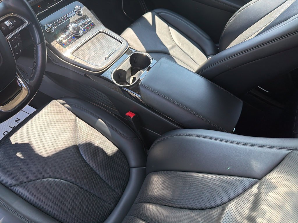 Used 2023 Lincoln Nautilus Reserve AWD/4WD image 17