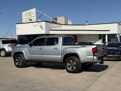 Used 2018 Toyota Tacoma TRD Sport w/ Technology Package RWD image 5