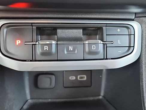 Used 2023 GMC Acadia SLE w/ Driver Convenience Package image 18