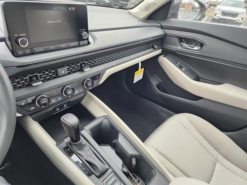 New 2025 Honda Accord SE image 31