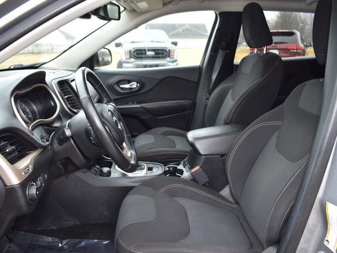 Used 2017 Jeep Cherokee Latitude w/ Comfort & Convenience Group image 12