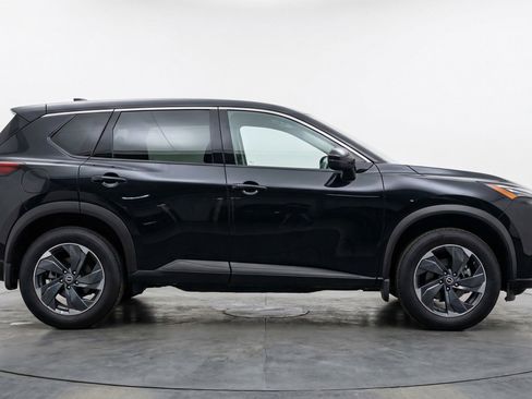Used 2025 Nissan Rogue SV FWD image 11