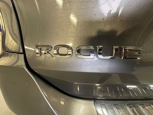 Used 2019 Nissan Rogue SV w/ Premium Package FWD image 32