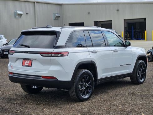 New 2026 Jeep Grand Cherokee Altitude RWD image 8