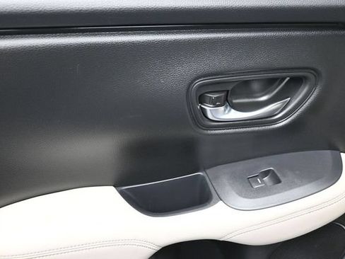 Used 2023 Honda HR-V LX image 9