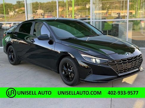 Used 2021 Hyundai Elantra SE w/ Cargo Package FWD image 1