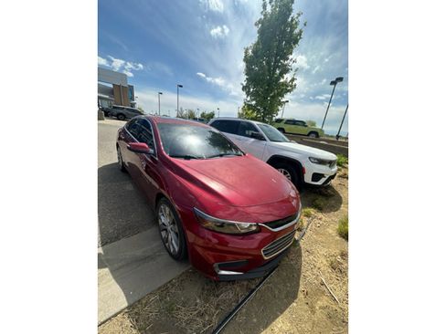 Used 2017 Chevrolet Malibu Premier w/ Premier Sun and Wheel Package FWD image 3