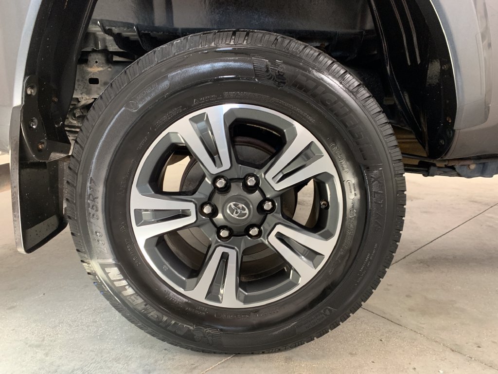 Used 2016 Toyota Tacoma TRD Sport w/ Towing Package AWD/4WD image 9