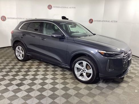 Certified 2025 Audi Q5 Premium Plus w/ Premium Plus image 3