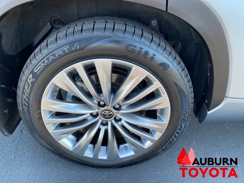 Used 2023 Toyota Highlander Platinum AWD/4WD image 10