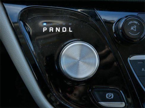 Used 2017 Chrysler Pacifica Touring image 22