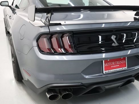 Used 2022 Ford Mustang Shelby GT500 w/ Carbon Fiber Track Pack RWD image 72