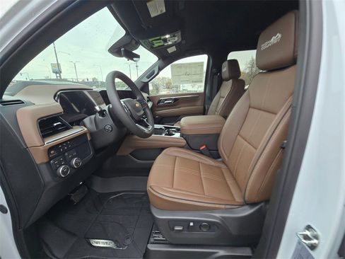 New 2026 Chevrolet Suburban High Country image 15