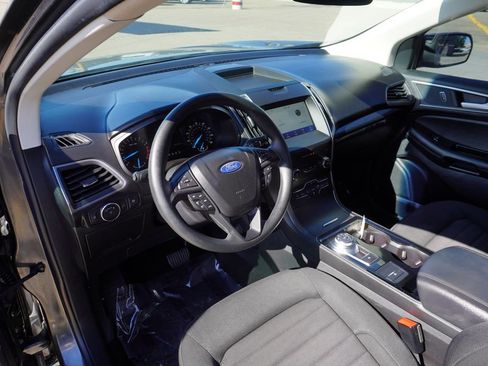 Used 2020 Ford Edge SE image 24