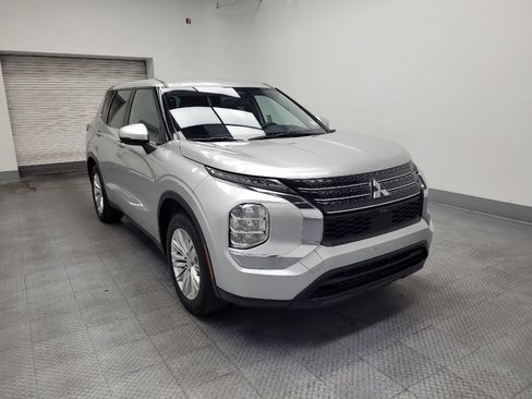 Used 2022 Mitsubishi Outlander ES FWD image 13