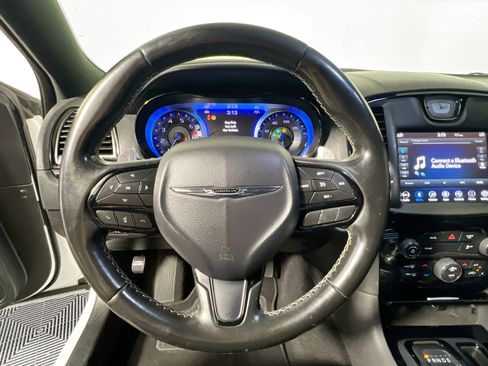Used 2019 Chrysler 300 S RWD image 17