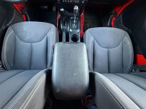 Used 2018 Jeep Wrangler Unlimited Sahara w/ Connectivity Group AWD/4WD image 38