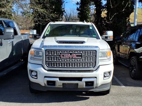 Used 2019 GMC Sierra 2500 Denali image 2