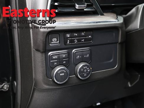 Used 2025 Chevrolet Suburban Z71 AWD/4WD image 22