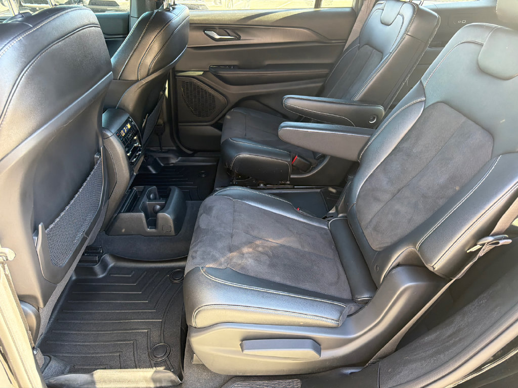 Used 2024 Jeep Grand Cherokee L Altitude AWD/4WD image 21