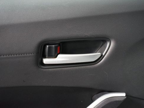 Used 2024 Toyota Corolla Cross XLE image 31